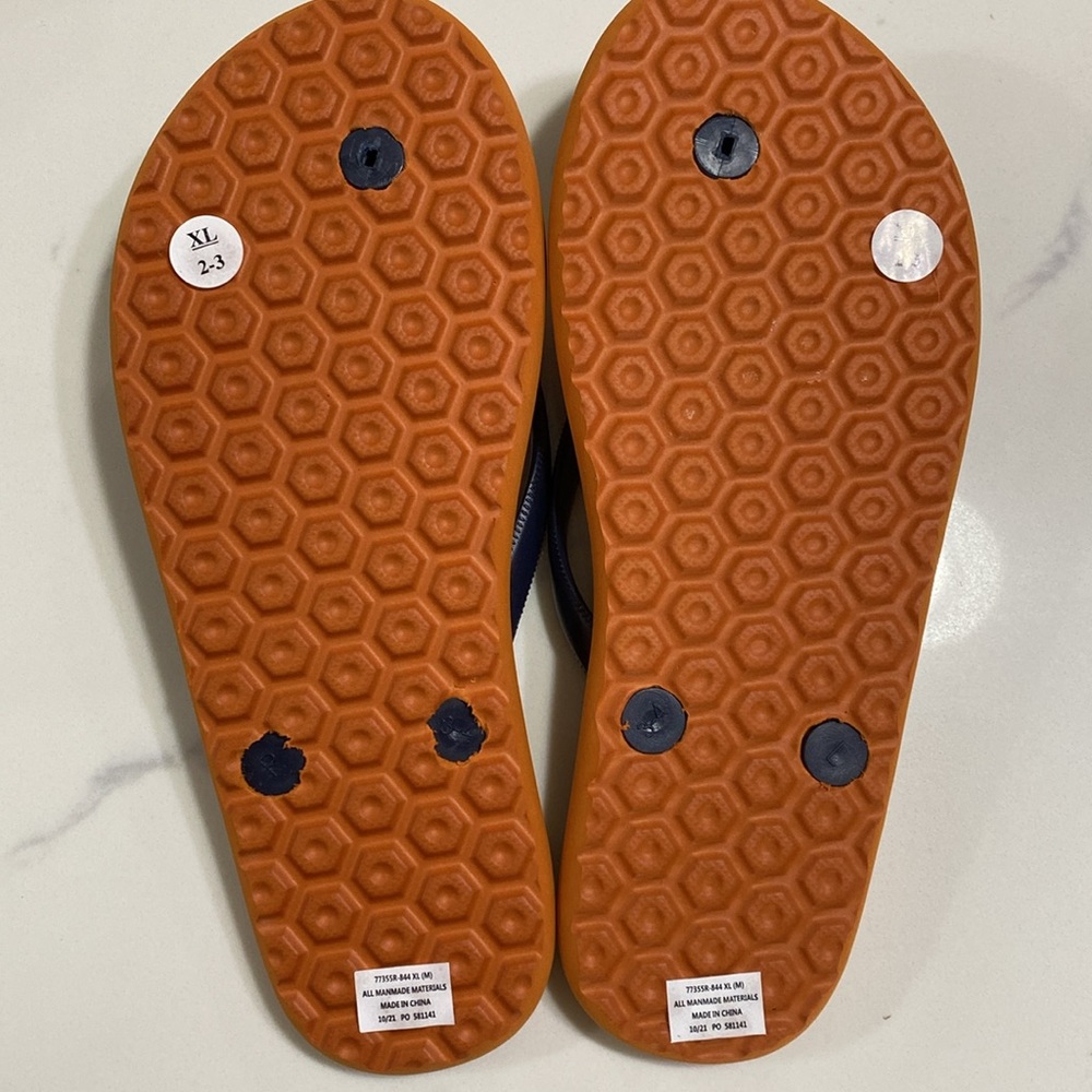 New in packaging kids flip flops with crabs. Size XL (2-3) clearance sale - Picture 2 of 3